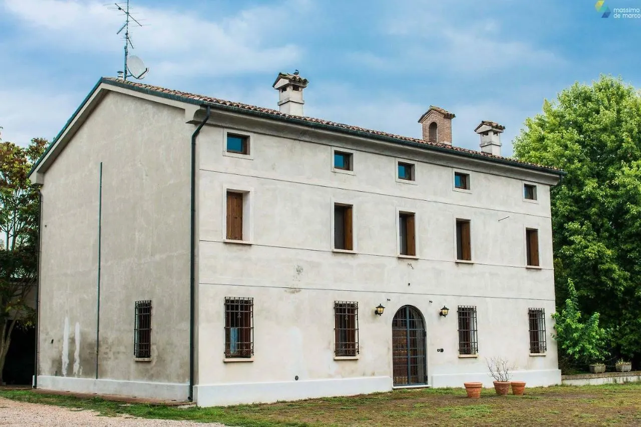 Corte Bagnetta Gonzaga 0*,  Италия